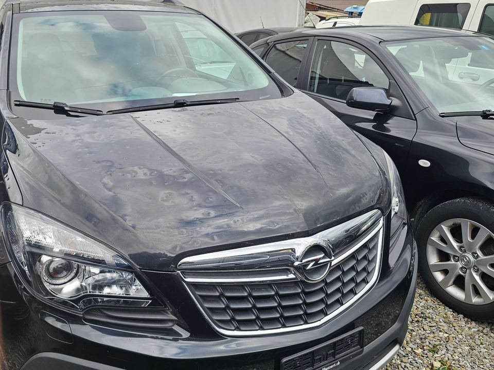 Opel Mokka mit Hagelschaden auf unserem Platz in Malters